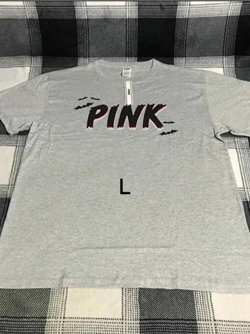 VS PINK HEATHER GREY HALLOWEEN CAMPUS SHORT SLEEVE TEE WITH BATS LOGO LARGE